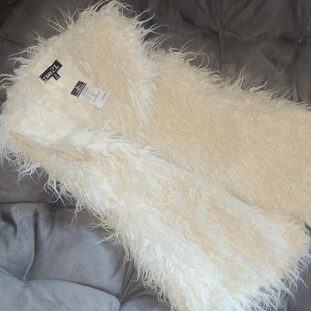 Faux Fur white fuzzy vest! NWT